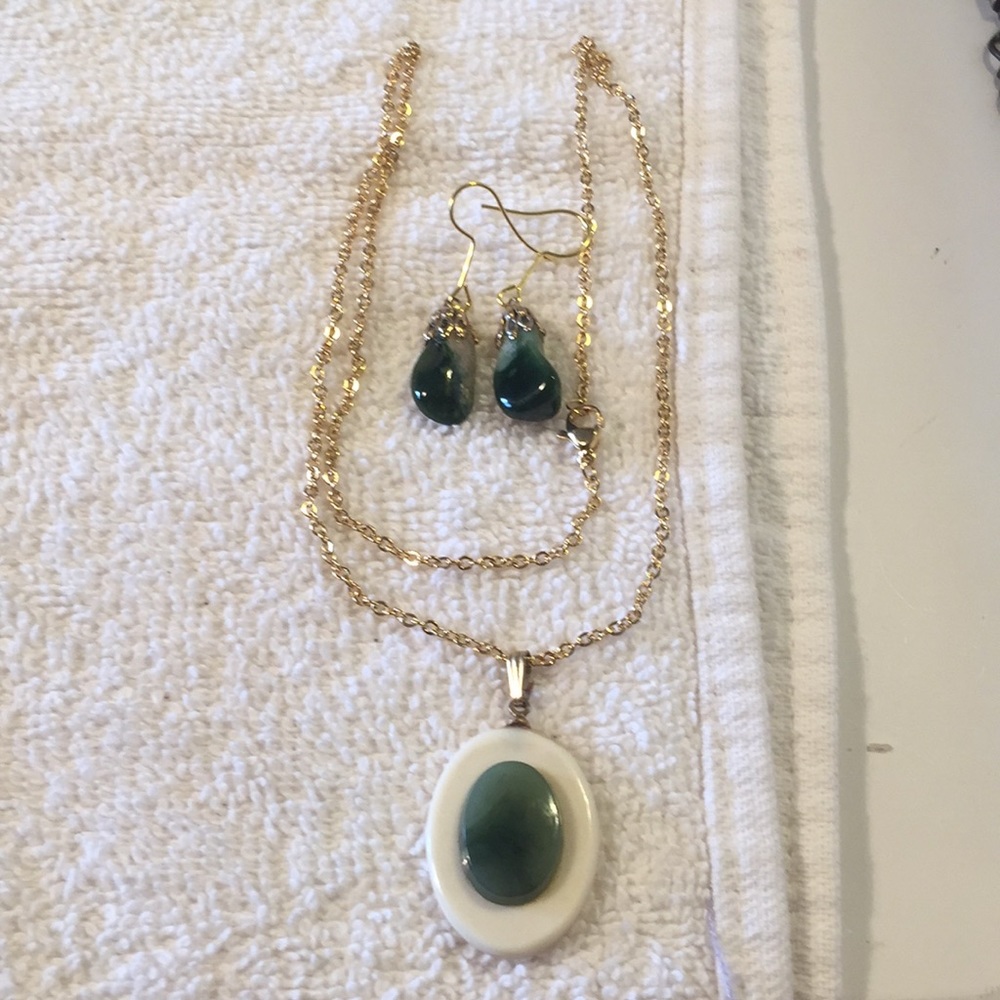 Vintage green stone earrings, necklace